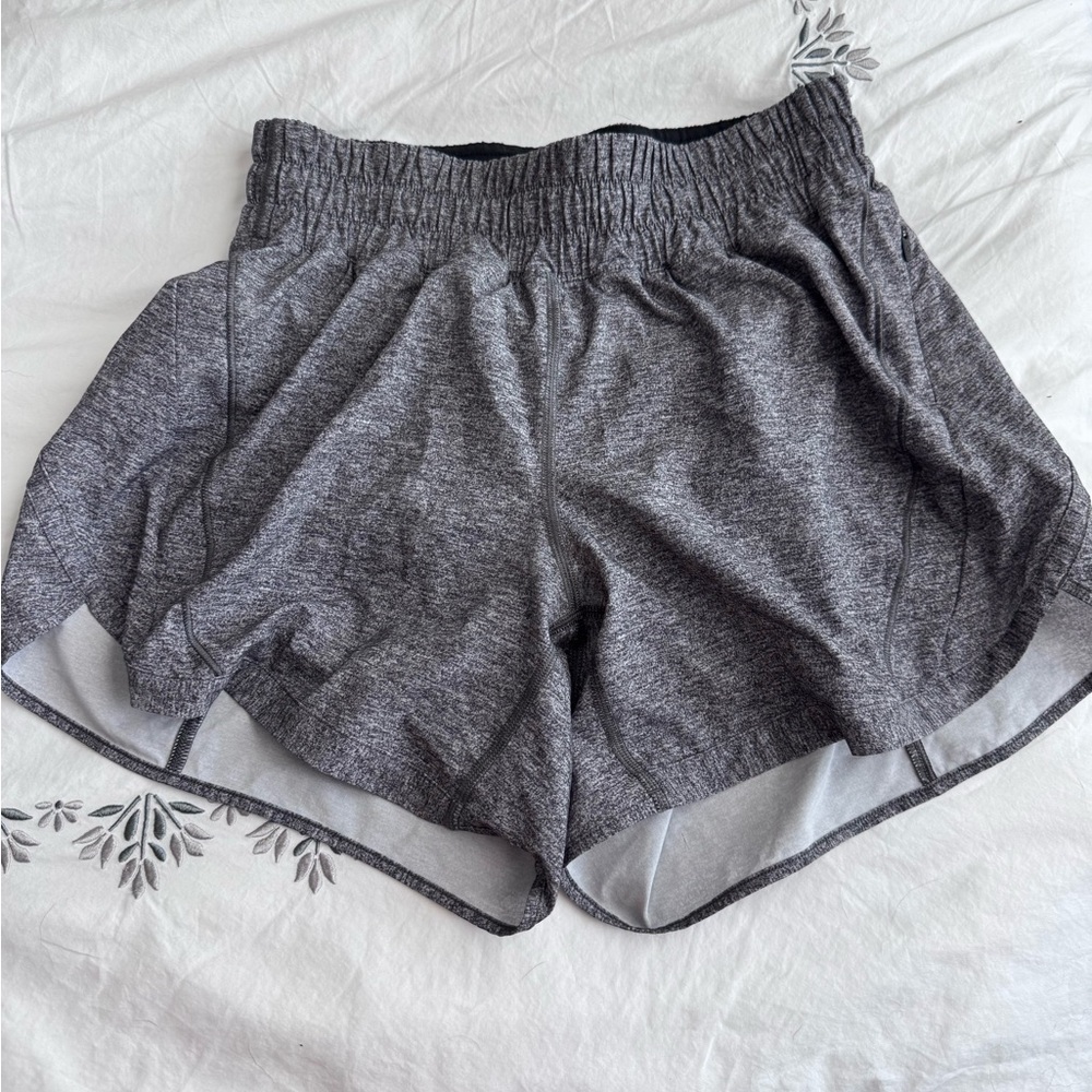 Lululemon Tracker Short 5" Size 6 Grey No tag never worn